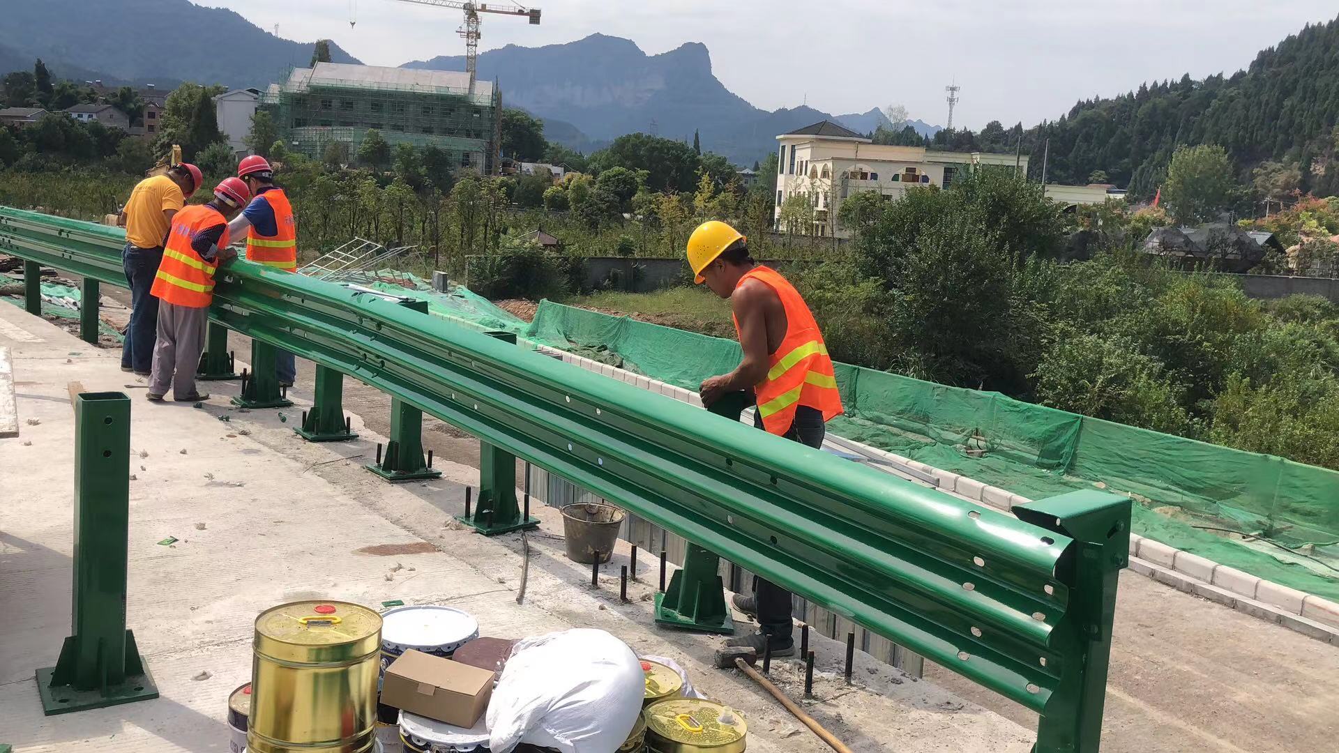 雨城区波形护栏立柱热镀锌波形护栏 - 推荐